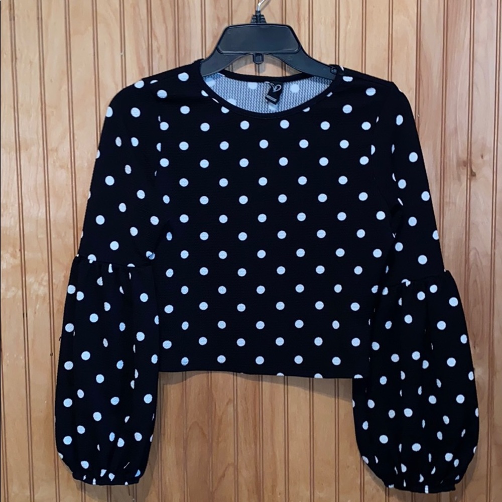 Black and white polka dots crop top.